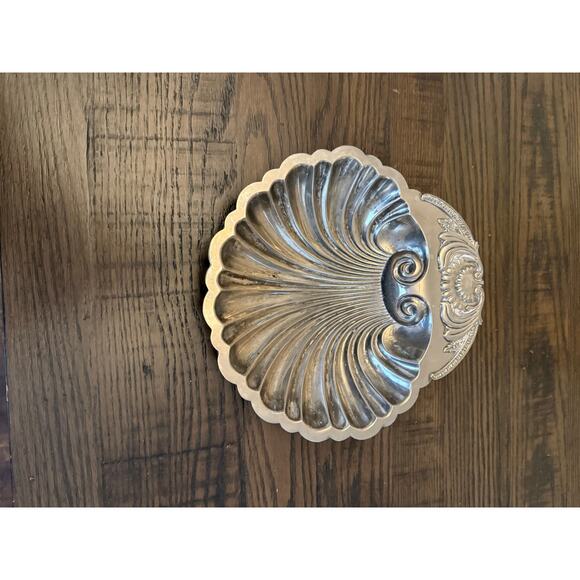 Silver-Plated Large Clam Shell Bowl – 9” - Picture 1 of 9